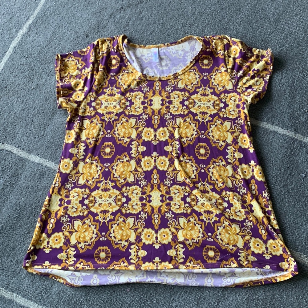 Gorgeous LuLaRoe shirt